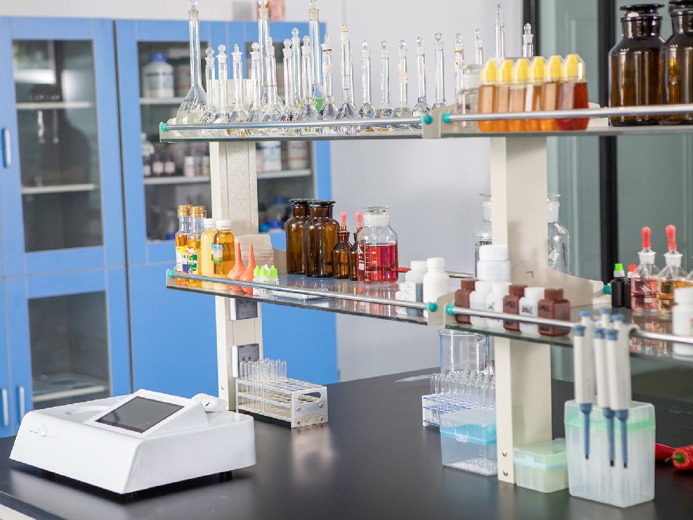 What equipment is needed to set up a rapid detection room in an agricultural product and farmer's market